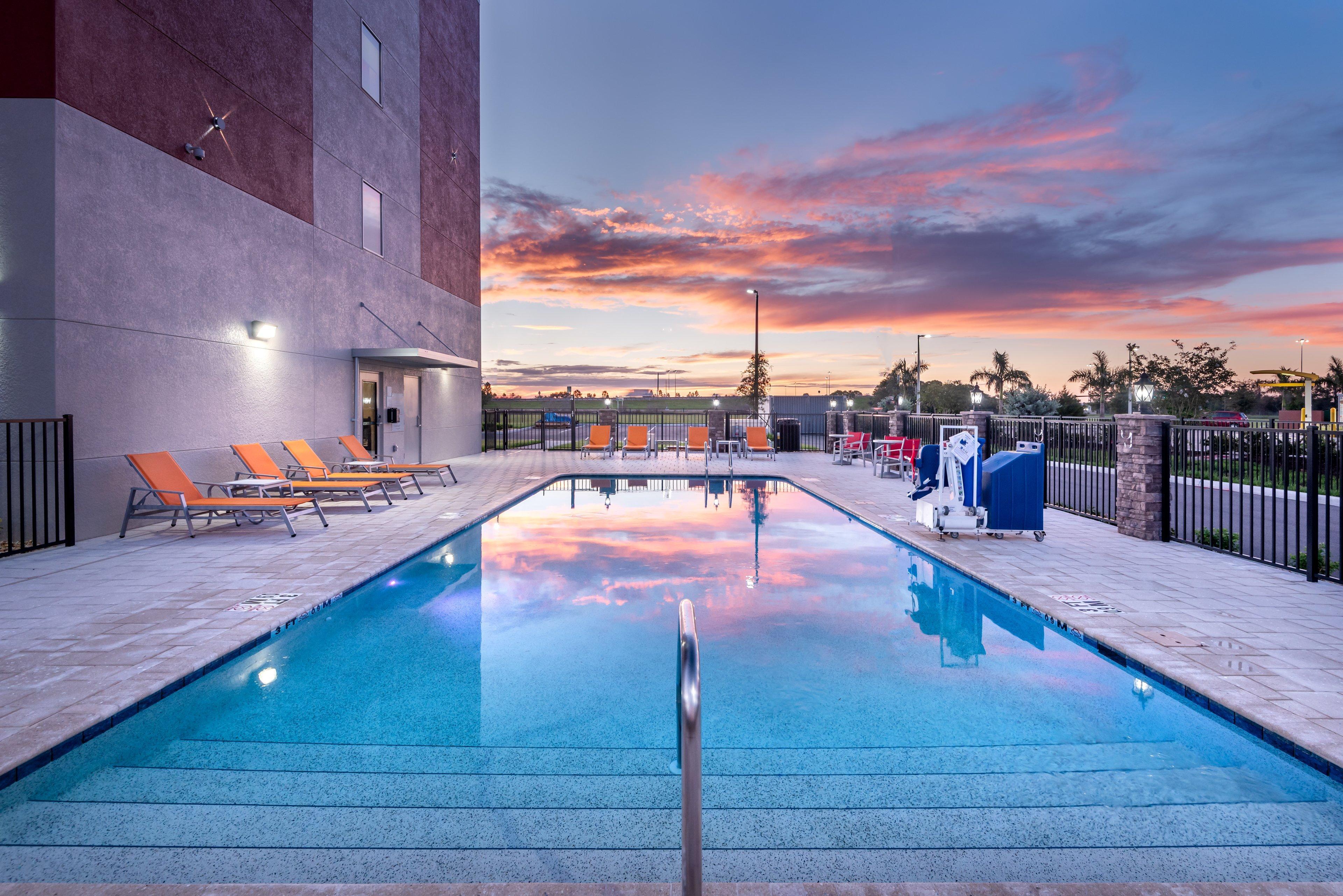 Holiday Inn Express & Suites - Punta Gorda By Ihg Eksteriør bilde